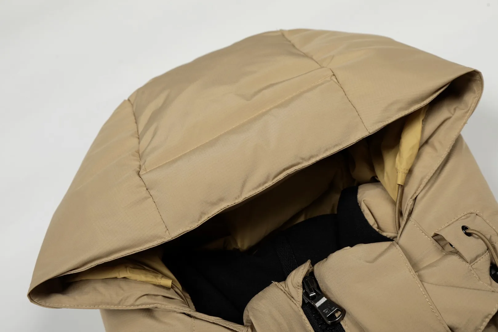 P720 Top quality" Style number: 9004# [Ralph Lauren winter basic classic embroidered men's and women's couple's same style hooded down jacket] ✅Ralph Lauren American retro arm zipper high version top-level down filling winter down jacket ✅100% high-quality white duck down, high version top-level down filling ✅Double-layer inner velvet to strictly prevent velvet running ✅Built-in adjustable drawstring, windproof and cold-proof, considerate and in place ✅Original version The maximum size can be worn up to 200 pounds. Loose and comfortable, no pressure. ✅Same style for male and female couples. Recommended OOTD outfits in winter~ Size: S-XL Color: Black White Khaki Navy Blue Light Blue